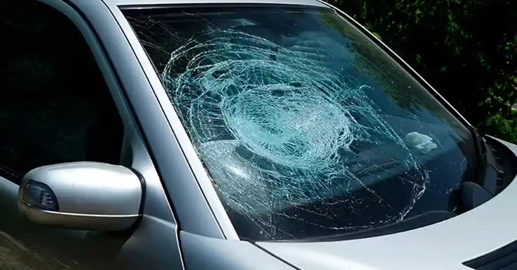 Perbandingan Harga Ganti Cermin Kereta Depan Pecah dan Tukar Penuh